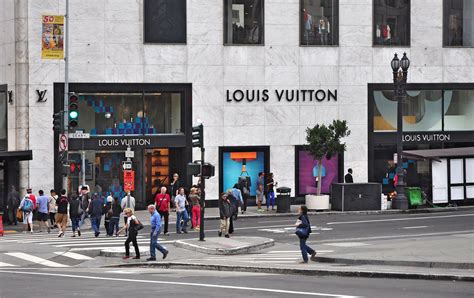 Thieves 'emptied out' SF's Union Square Louis Vuitton store